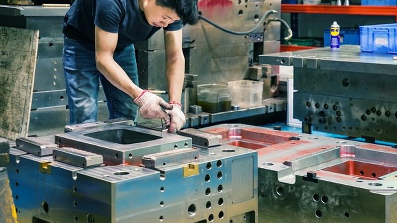 汽车双色内饰模具：揭秘其制造工艺与选型要点**