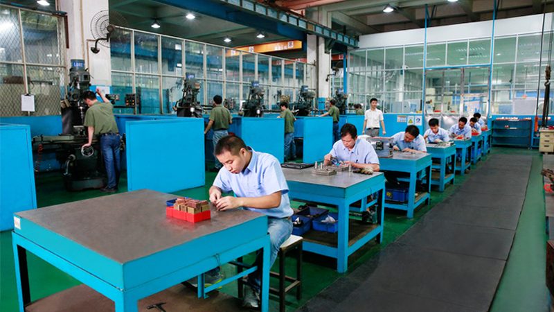手机外壳拉伸模具定制：揭秘其核心工艺与选型要点**